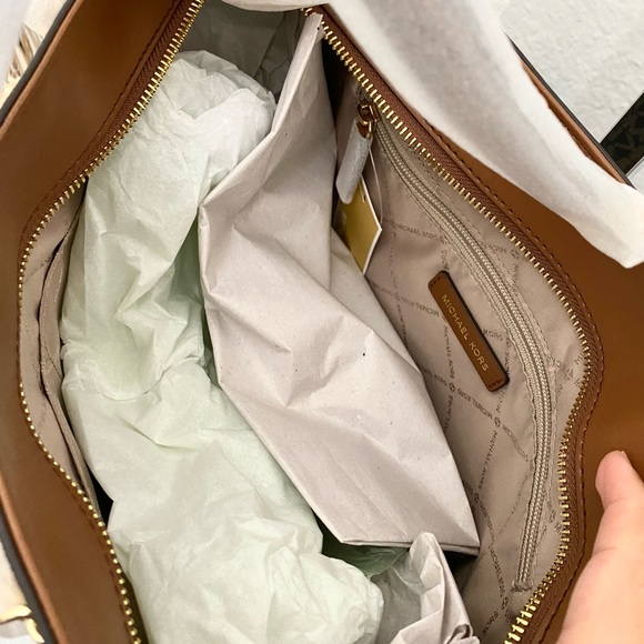 Michael Kors Jet Set Metallic Logo Chain Tote Bag - Picture 5 of 8